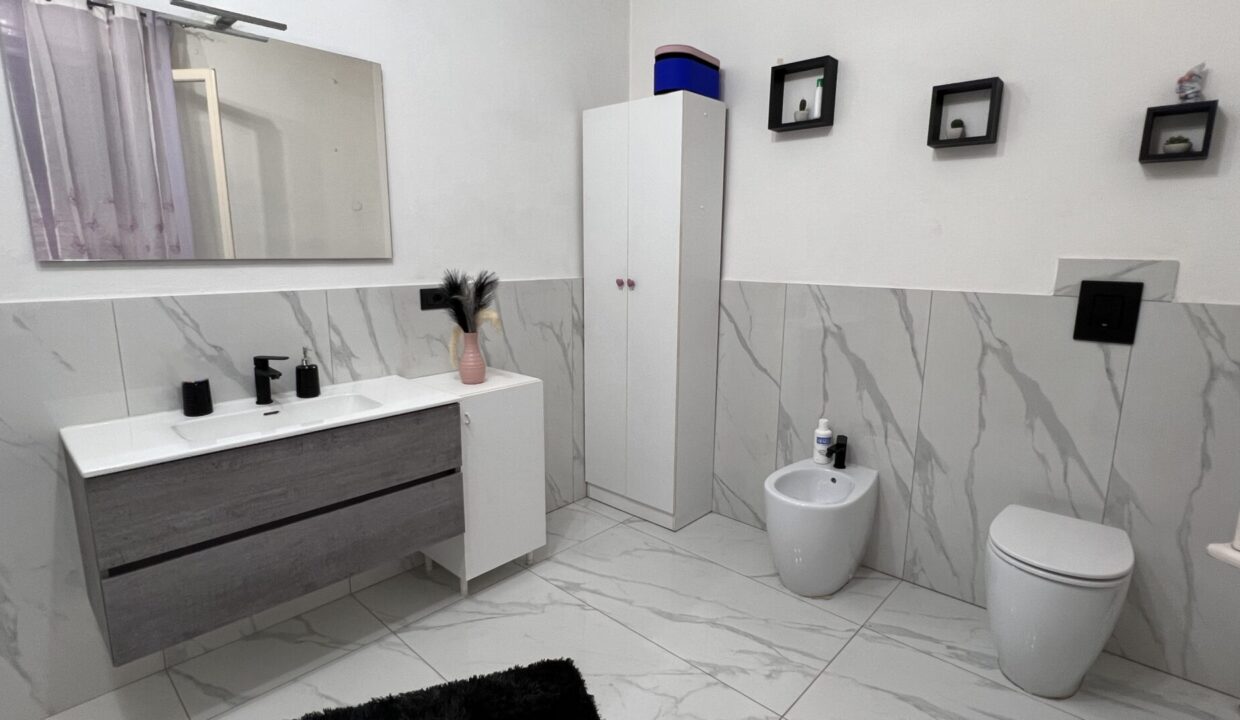 bagno p.t. casa indipendente Roccabianca