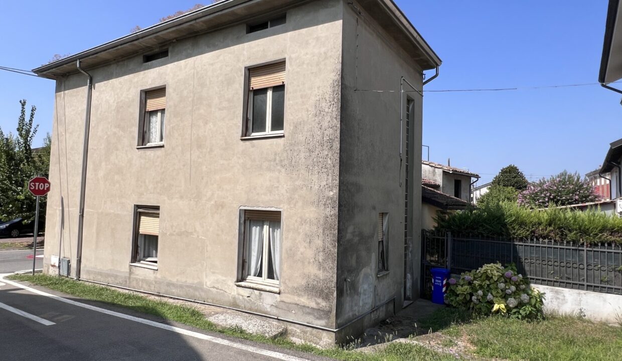 esterno casa con giardino Mezzano Superi