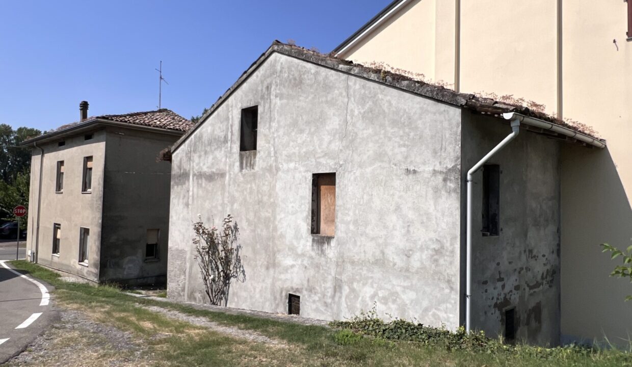 esterno casa con giardino Mezzano Superi