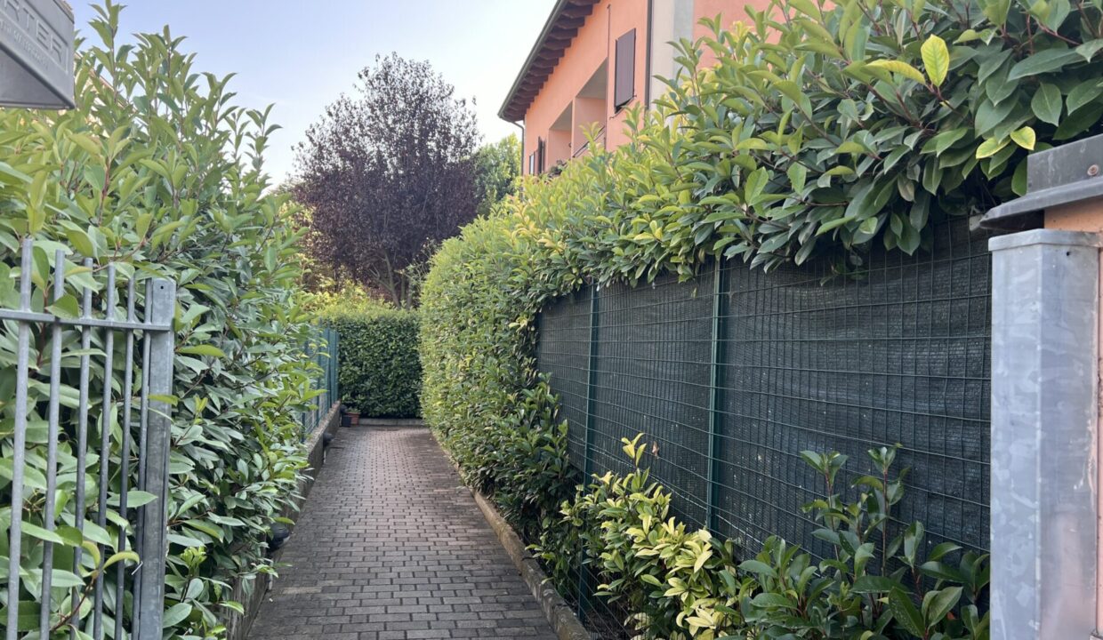 ingresso pedonale appartamento con giardino San Polo di Torrile