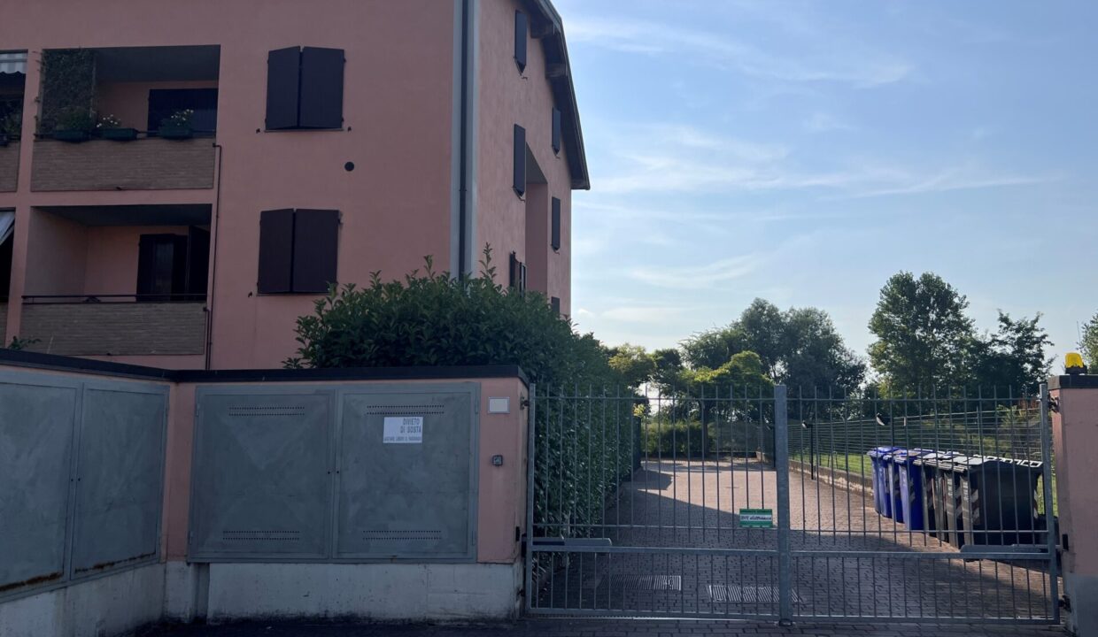 passo carraio appartamento con giardino San Polo di Torrile