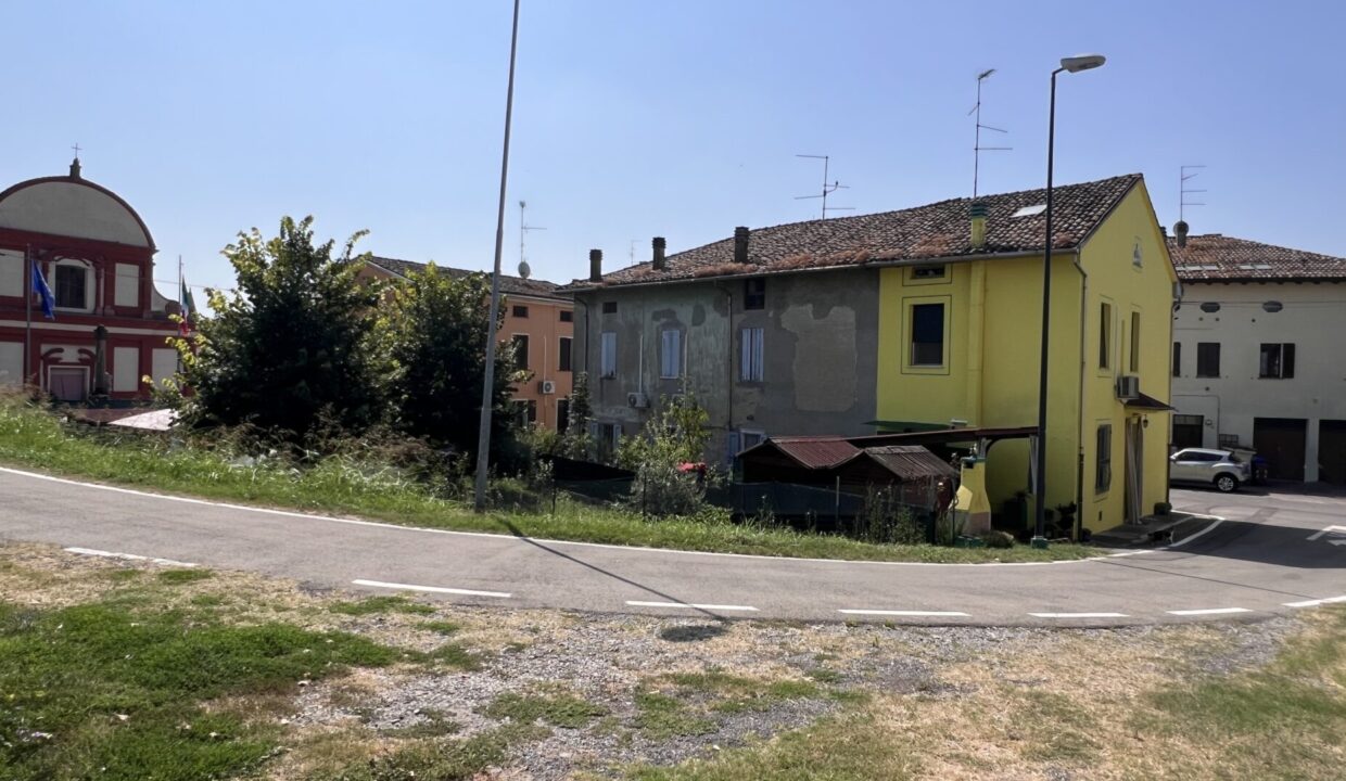 zona casa con giardino Mezzano Superi