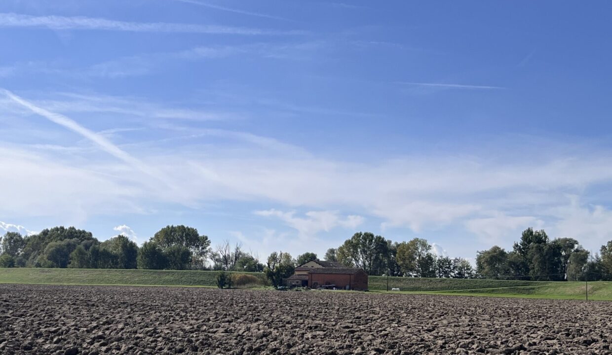 esterno casa in campagna Torrile