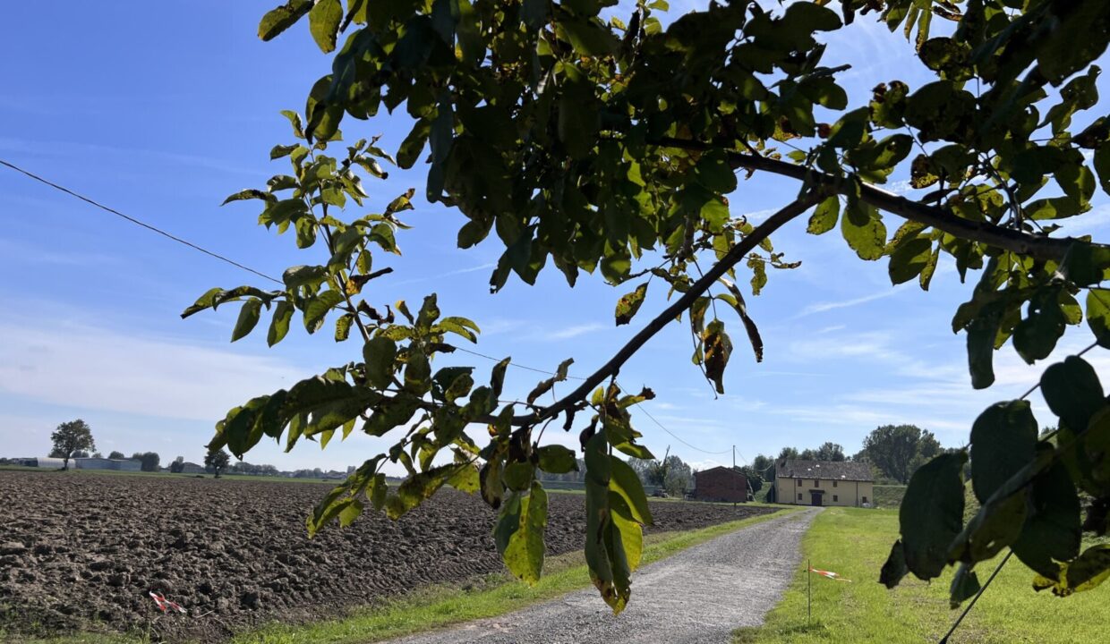 facciata casa in campagna Torrile