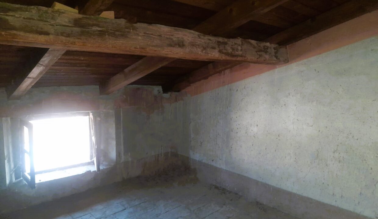 sottotetto palazzo da ristrutturare Sala Baganza